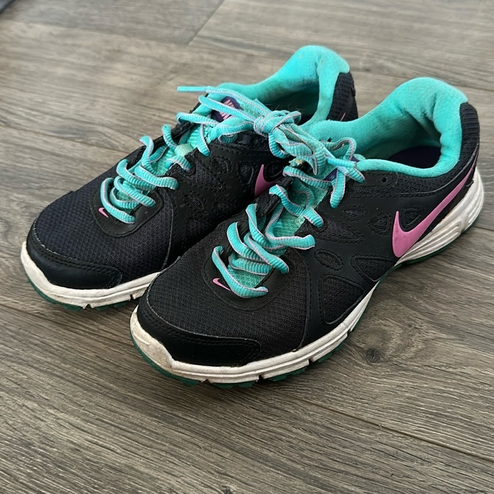 Nike Women’s tennis Shoes size 5.5